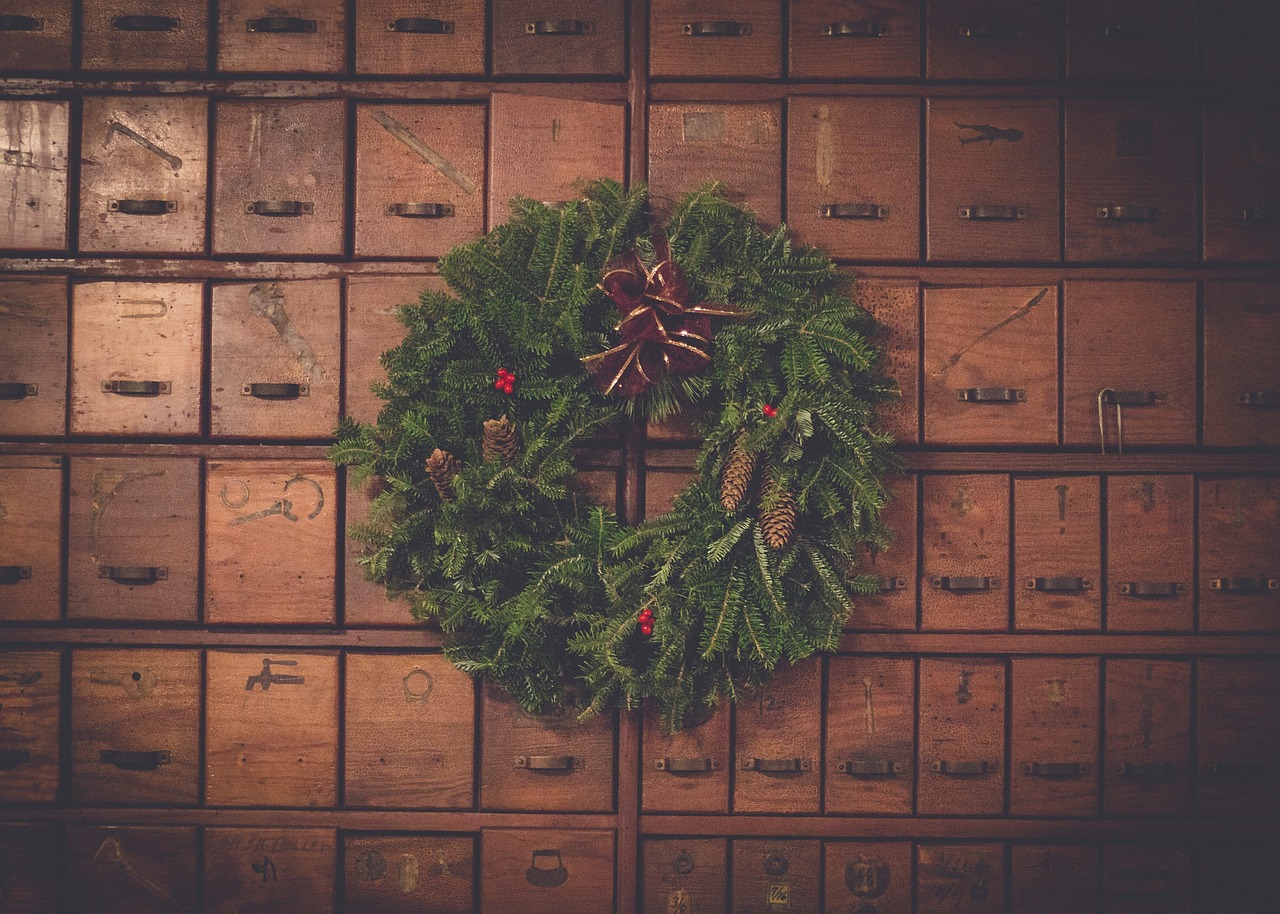 Easy DIY Wreaths to Decorate Your Doors